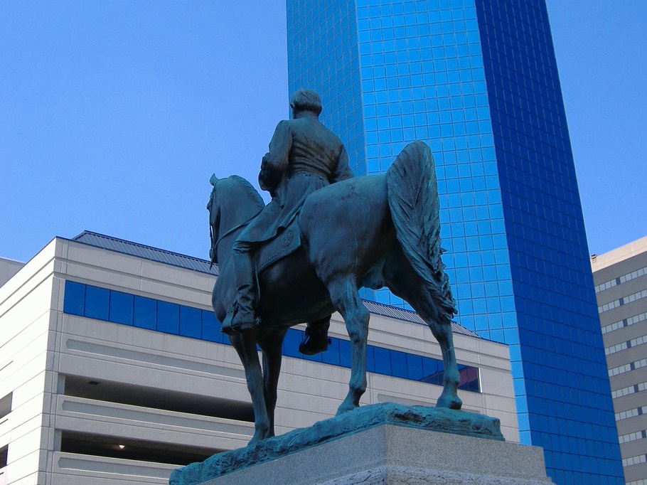 Morgan Lexington statue behind